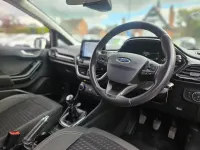Usado Ford Fiesta Zetec 85 HP (62 kW) 2017 Cinzento Citadino