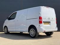 Second-hand Vauxhall Vivaro S 2023 Alb Monovolum