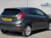 Usado Ford Fiesta Titanium 125 HP (91 kW) 2016 Cinzento Citadino