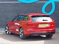 Usado Volvo V60 Plus 350 HP (257 kW) 2023 Vermelho Carrinha