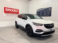 Used Vauxhall Grandland X SRi 130 HP (95 kW) 2021 White SUV