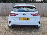 Used Kia Ceed 114 HP (83 kW) 2018 White Hatchback
