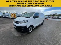 Used Vauxhall Vivaro S 120 HP (88 kW) 2022 White MPV