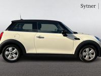 Begagnad Mini Cooper Classic 134 HK (98 kW) 2021 Vit Halvkombi
