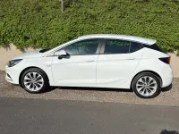 Used Vauxhall Astra Design Edition 105 HP (77 kW) 2017 White Hatchback