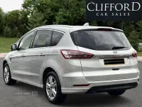 Usado Ford S-MAX Titanium 150 CV (110 kW) 2019 Plateado Monovolumen