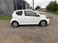 Used Toyota Aygo 68 HP (50 kW) 2011 White Hatchback