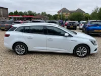 Used Renault Mégane GrandTour Dynamique 110 HP (80 kW) 2017 White Estate