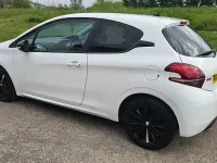 Używany Peugeot 208 2017 Biały Hatchback