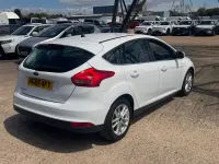 Used Ford Focus Zetec 125 HP (91 kW) 2015 White Hatchback