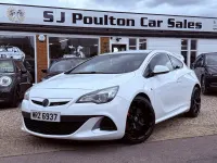 Used Vauxhall Astra GTC 280 HP (205 kW) 2013 White Coupe