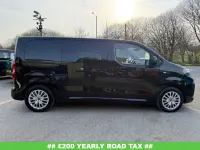 Käytetty Peugeot e-Traveller Active 100 kW (136 HP) 2025 Musta Tila-auto