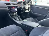Usado Skoda Superb SportlinePlus 140 CV (102 kW) 2021 Negro Utilitario