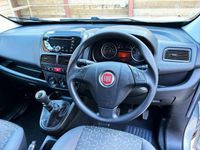 Begagnad Fiat Doblò Easy 95 HK (69 kW) 2018 Silver Minibuss