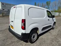 Second-hand Peugeot Partner Premium 2023 Alb Monovolum