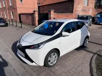 Usado Toyota Aygo X-play 69 HP (50 kW) 2015 Branco Citadino
