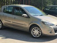 Używany Renault Clio II Dynamique 75 KM (55 kW) 2009 Beżowy Hatchback