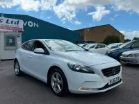 Used Volvo V40 120 HP (88 kW) 2016 White Hatchback