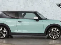 Usado Mini Cooper Hatch 154 HP (113 kW) 2024 Verde Citadino