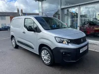 Usado Peugeot Partner 131 HP (96 kW) 2022 Prateado Monovolume