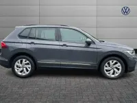 Usado VW Tiguan Life 150 HP (110 kW) 2021 Cinzento SUV