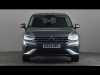 Begagnad VW Tiguan Life 2023 Grå SUV