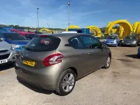 Gebraucht Peugeot 208 Active 68 PS (50 kW) 2012 Grau Kleinwagen