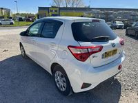 Usado Toyota Vitz 2026 Blanco Utilitario