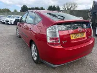 Used Toyota Prius 113 HP (83 kW) 2006 Red Hatchback