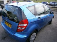 Used Mercedes A150 Classic 95 HP (69 kW) 2007 Blue Hatchback