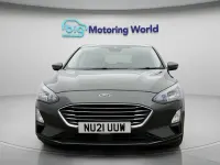 Begagnad Ford Focus Titanium 120 HK (88 kW) 2021 Grå Halvkombi