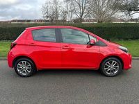 Used Toyota Yaris 99 HP (72 kW) 2014 Red Hatchback