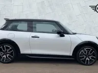 Used Mini Cooper Hatch 154 HP (113 kW) 2024 White Hatchback