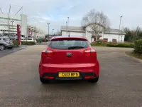 Begagnad Kia Rio 85 HK (62 kW) 2013 Röd Halvkombi