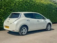 Begagnad Nissan Leaf Acenta 80 kW (109 HK) 2015 Vit Halvkombi