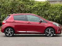 Used Toyota Yaris 100 HP (73 kW) 2020 Red Hatchback