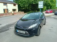 Begagnad Ford Fiesta 2012 Svart Halvkombi