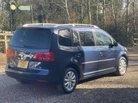 Begagnad VW Touran 140 HK (102 kW) 2013 Blå Minibuss