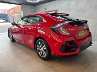 Używany Honda Civic SE 126 KM (92 kW) 2020 Czerwony Hatchback