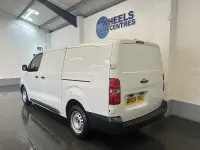 Usado Vauxhall Vivaro 150 HP (110 kW) 2024 Branco Monovolume