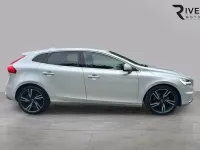 Used Volvo V40 R-Design Pro 120 HP (88 kW) 2018 Bright silver Hatchback