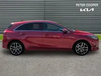 Usado Kia Ceed 158 HP (116 kW) 2023 Vermelho Citadino