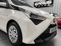 Used Toyota Aygo X-play 72 HP (52 kW) 2019 White Hatchback