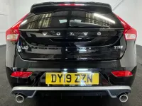 Begagnad Volvo V40 R-Design 152 HK (111 kW) 2019 Svart Halvkombi