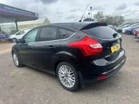 Begagnad Ford Focus Zetec 125 HK (91 kW) 2011 Svart Halvkombi