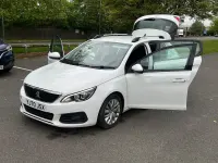 Begagnad Peugeot 308 2020 Vit Halvkombi