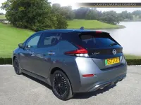 Begagnad Nissan Leaf N-Connecta 110 kW (150 HK) 2022 Grå Halvkombi