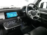 Używany Land Rover Defender SE 250 KM (183 kW) 2023 Srebrny SUV