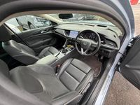 Second-hand Vauxhall Insignia Elite 170 CP (125 kW) 2017 Argintiu Break