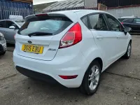 Used Ford Fiesta Zetec 82 HP (60 kW) 2015 White Hatchback